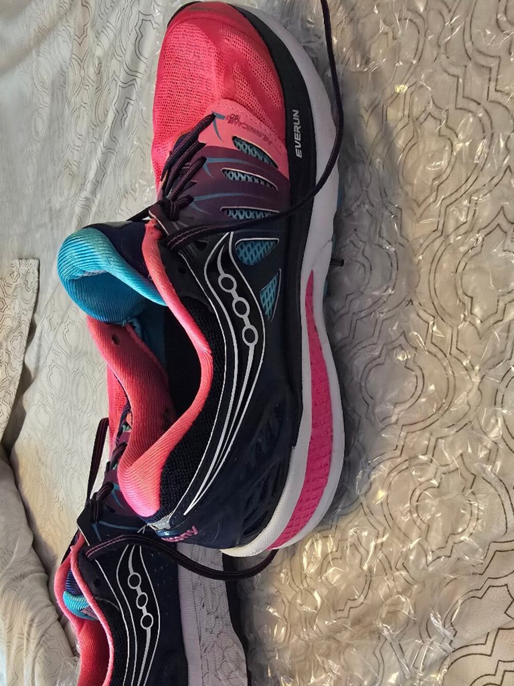 Saucony Hurricane ISO2 Everun Women's size 7 Running Shoes
